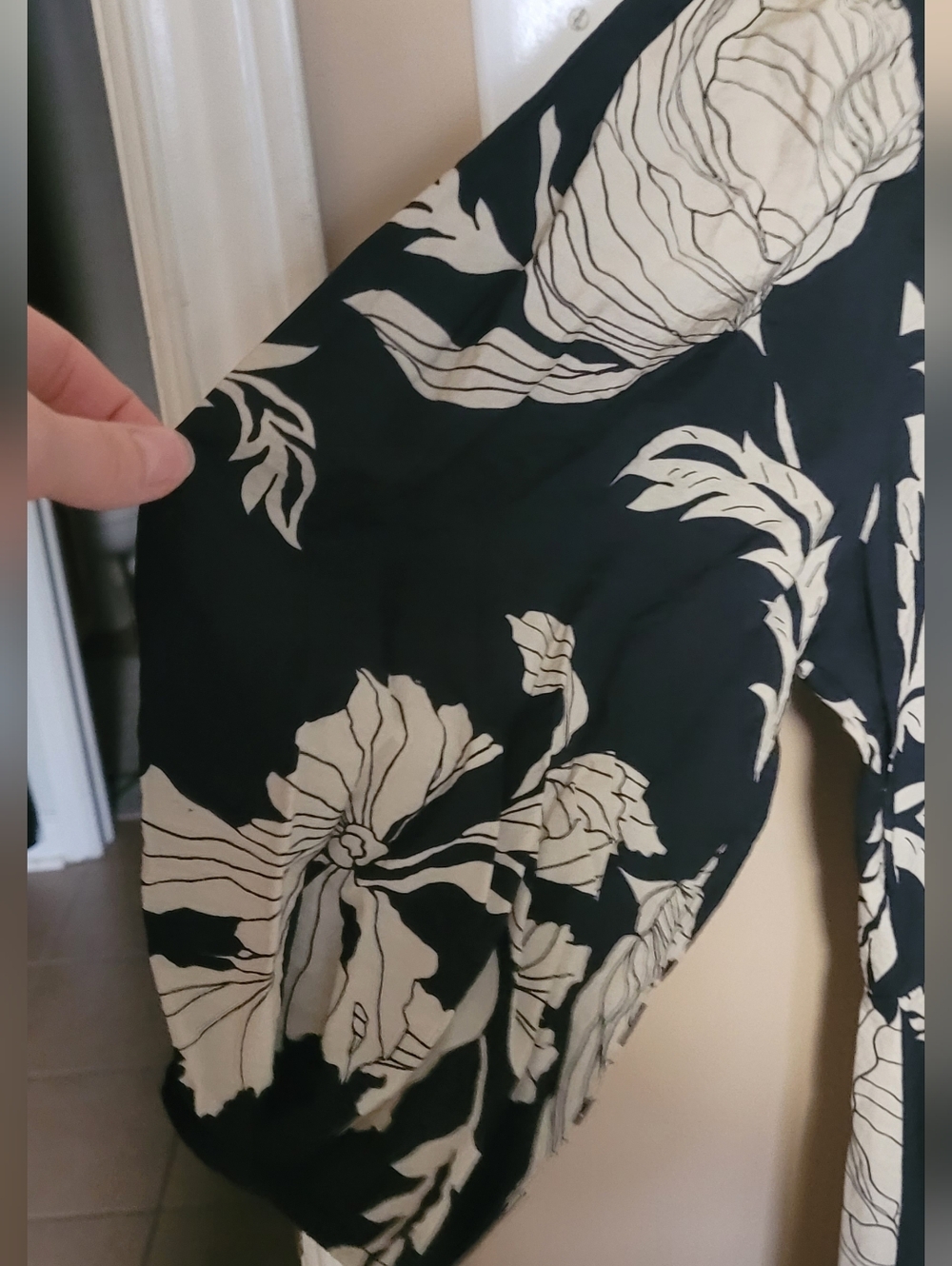 💛2 for $20💛 Bundle and save Black & Cream Floral V-Neck Dress - Picture 4 of 13